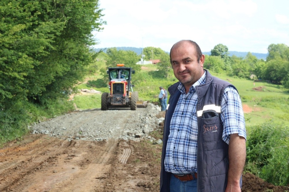 Pazaryeri ilçesinde tarla yolları yapılıyor 