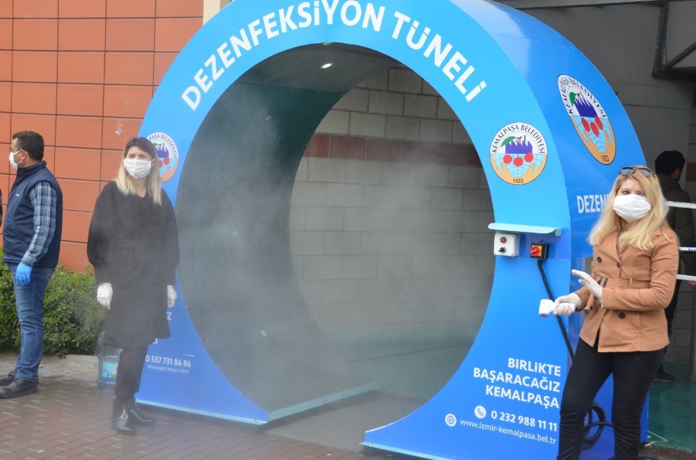 Pazaryerinde korona virüse karşı dezenfekte tüneli 