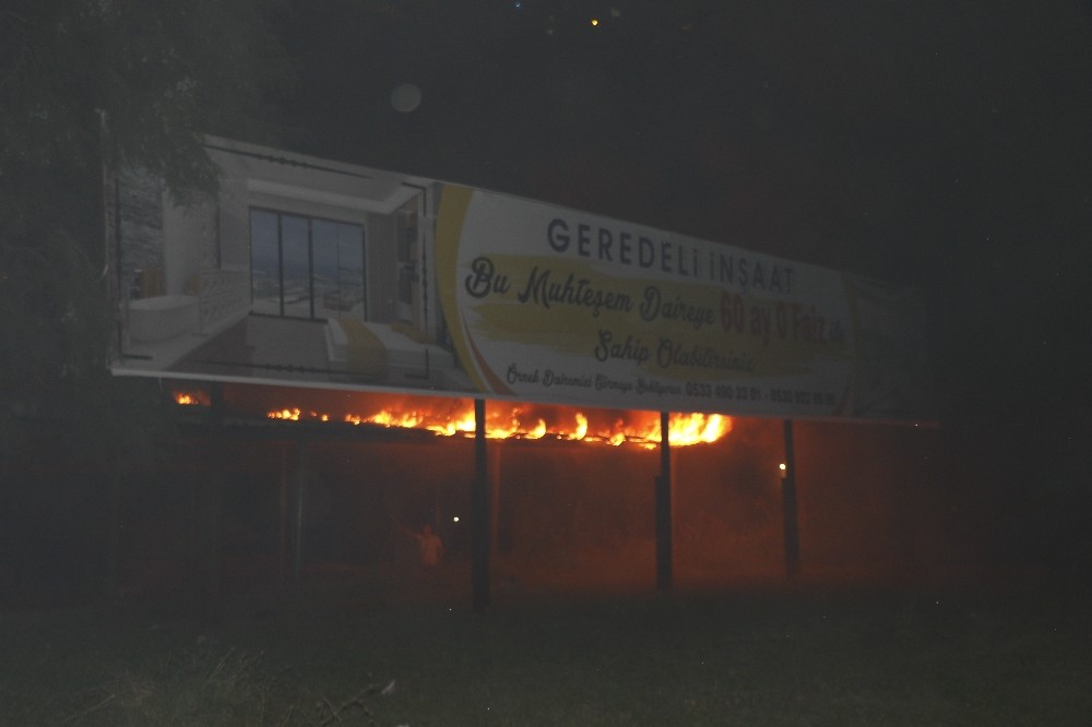 Pazaryerinde yangın: 7 dükkan kullanılmaz hale geldi 