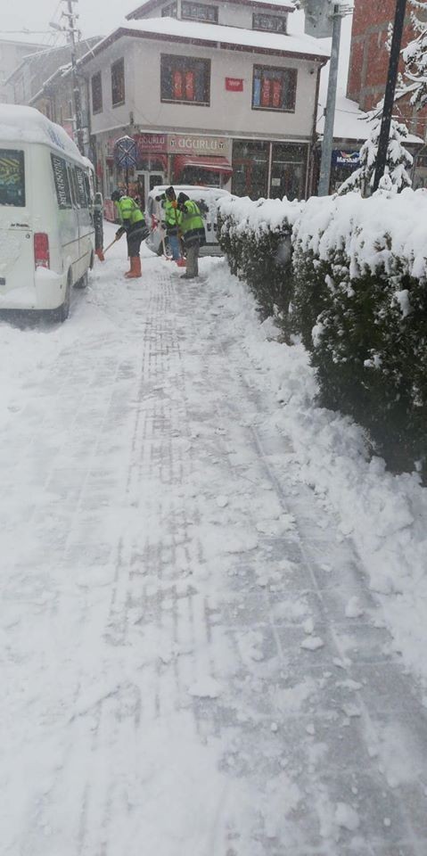 Pazaryeri’ne yol temizleme çalışmaları devam ediyor 