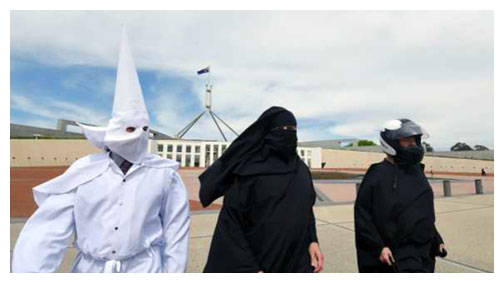 Peçe düşmanlarına geçit yok