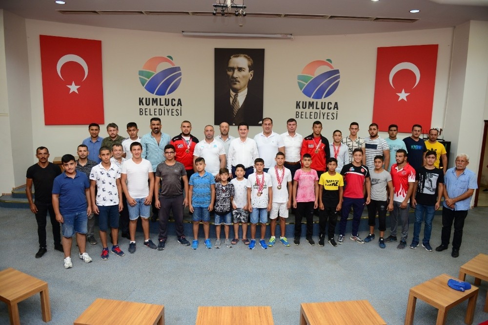 Pehlivanlar Başkan Köleoğlu’nu ziyaret etti 