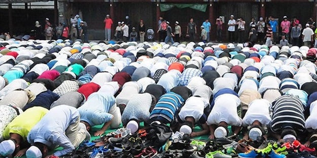 Pekin'de bayram namazı