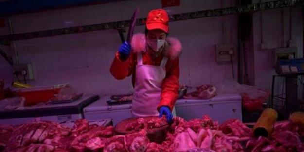 Pekin'de panik: Kesme tahtasında tespit edildi