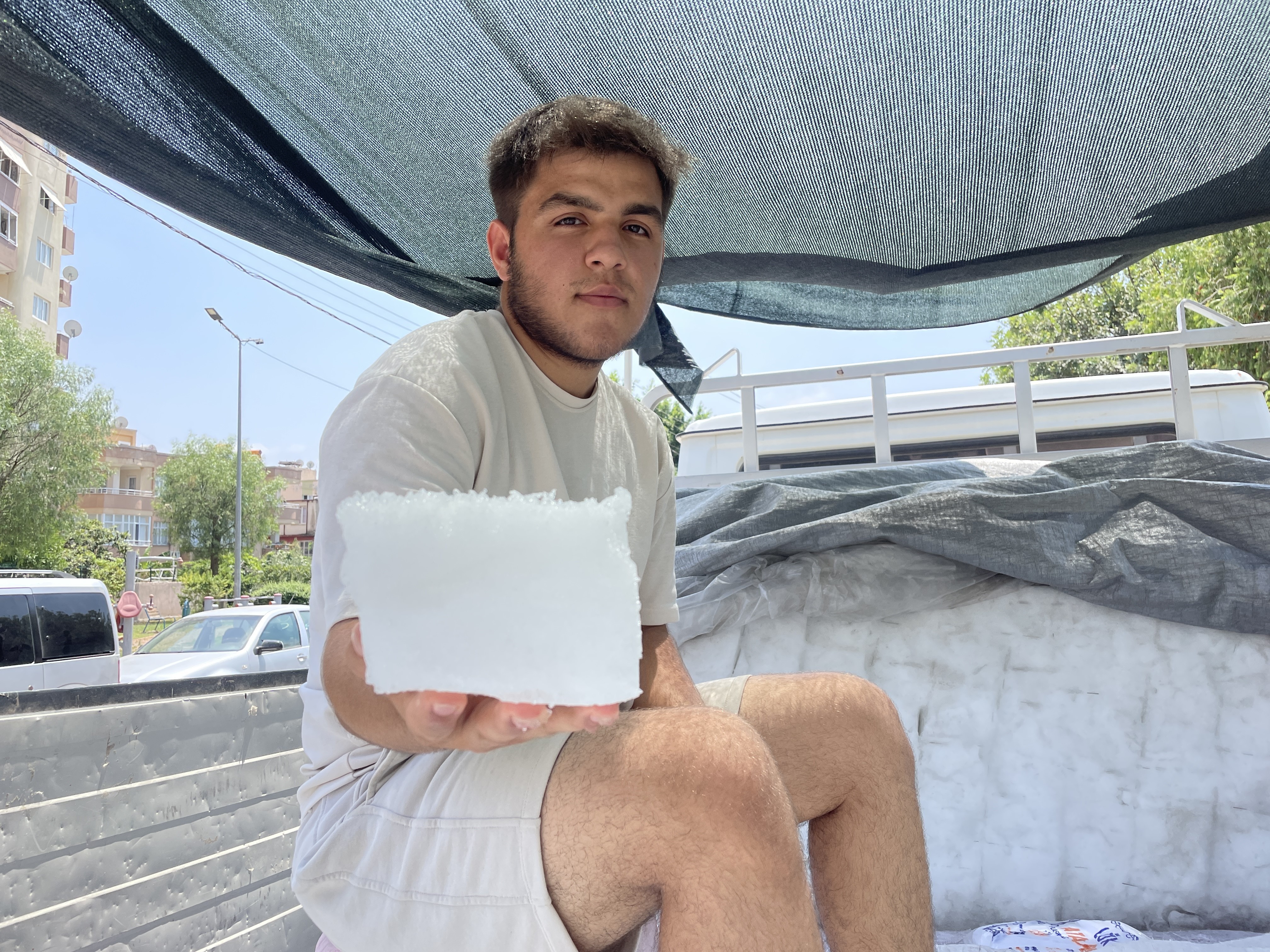 Pekmez ve şerbetle tüketiyorlar! Adana'da sıcaklığa bakın neyle çözüm buldular