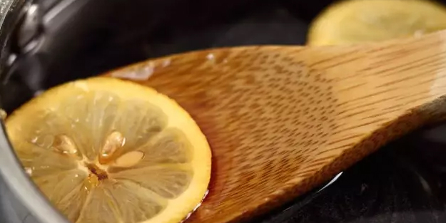 Pekmeze limon sıkıp aç karnına yerseniz...Hastalıkların kökünü kazıyor!