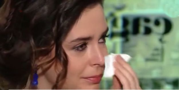 Pelin Batu, hükümeti eleştirmek isterken baltayı taşa vurdu