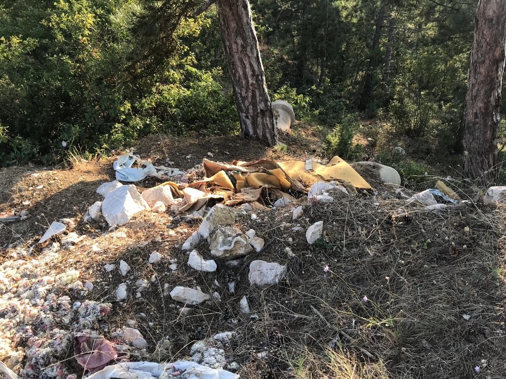 Pelitözü Göleti ve gölete giden yollar pislikten geçilmiyor 