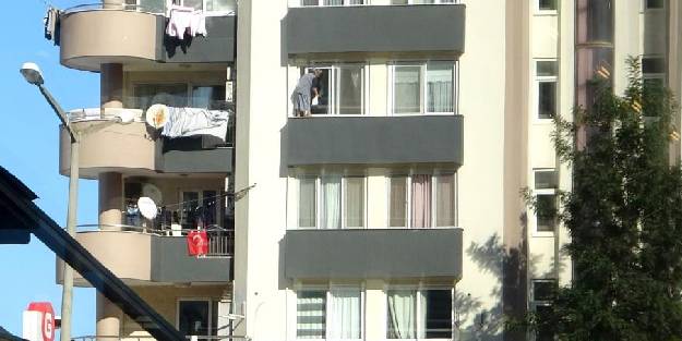 Pencerede ölümüne temizlik