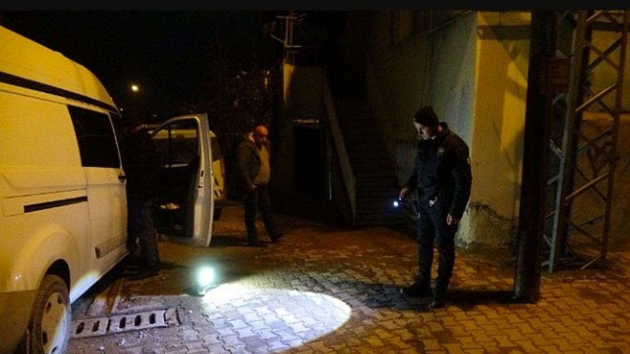 Pencereden girdi, husumetlisini vurup kaçtı!