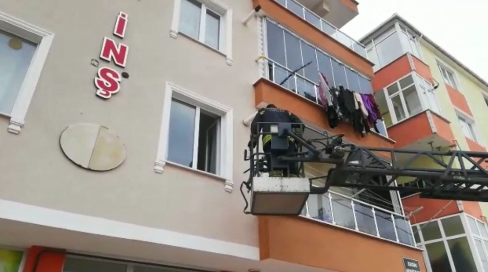 Pencereden girip ocağın altını kapattılar 