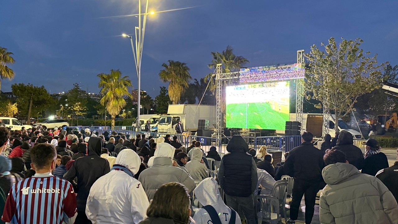 Pendik Sahili'nde Trabzonspor U19 final coşkusu ve hüznü bir arada yaşandı