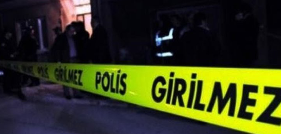 Pendik'te depremin ardından hasar oluşan 4 katlı bina tahliye edildi