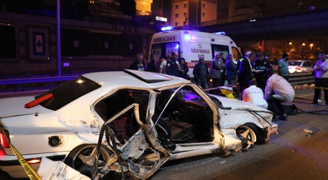 Pendik'te kontrolden çıkan otomobil otobüse çarptı