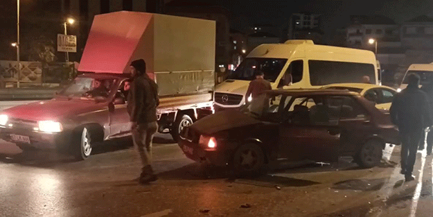 Pendik'te meydana gelen zincirleme trafik kazası trafiği felç etti