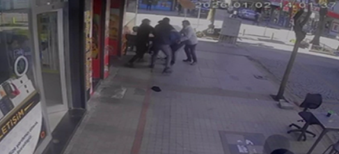 Pendik'te oyuncak tabancayla soygun girişimi kamerada!