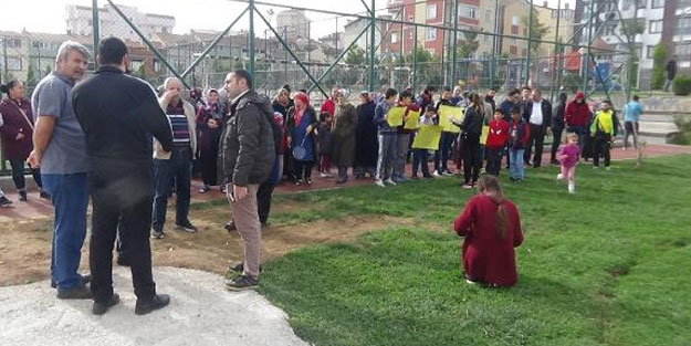 Pendik'te parkta baz istasyonu kurulduğu iddiası mahalleliyi sokağa döktü