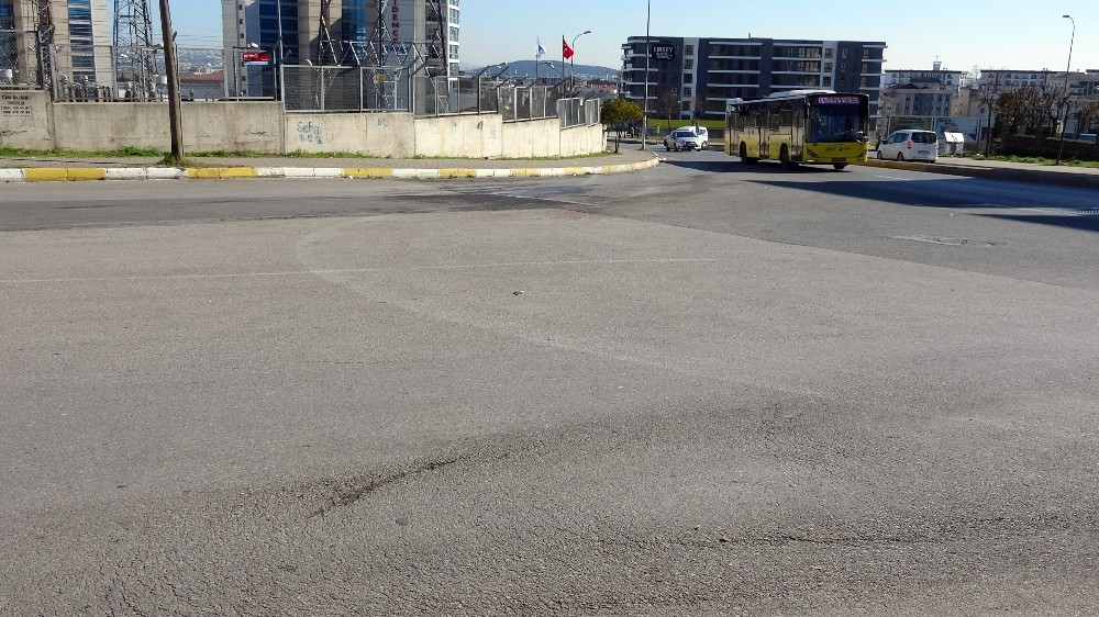 Pendik’te servis minibüsü okula giden çocuğu ezdi 