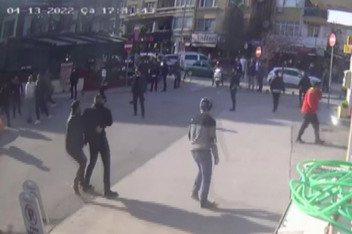 Pendik'te sokak ortasında silahlı kavga: 2 yaralı
