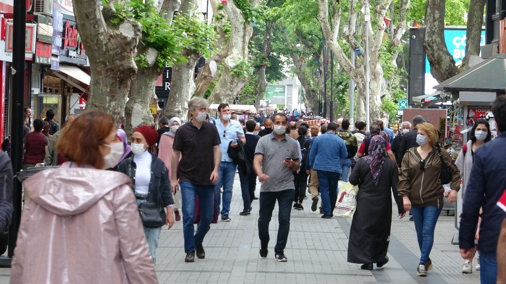 Pendik’te vatandaşlar tekrar açılan Kuşlu Park’ta vakit geçirmeye başladı 