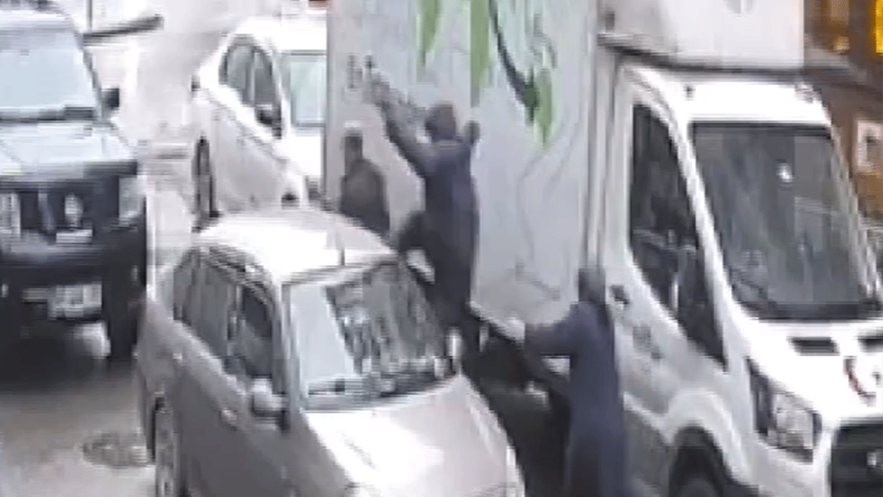 Pendik'te yol verme kavgası kanlı bitti! Otomobil sürücüsü bıçaklanarak hayatını kaybetti