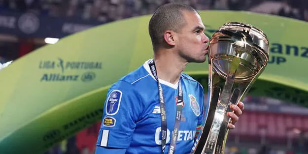 Pepe 40 yaşında dev takıma imza attı