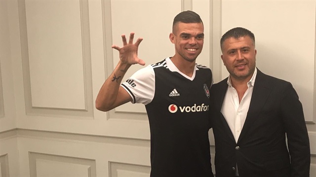 Pepe'nin imza fotoğrafında dikkati çeken ayrıntı