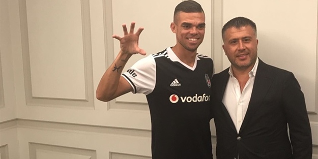 Pepe'nin imza fotoğrafında dikkati çeken detay