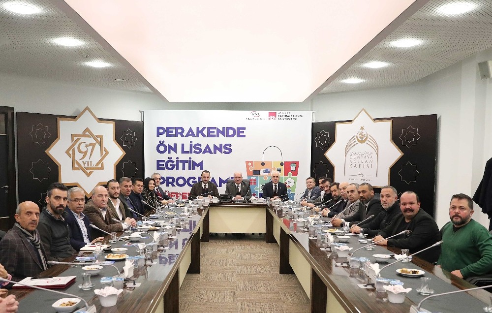 Perakende sektörüne üniversiteli çalışan 