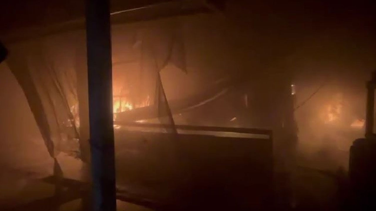 Perde fabrikası alev alev yandı! O anlar kamerada