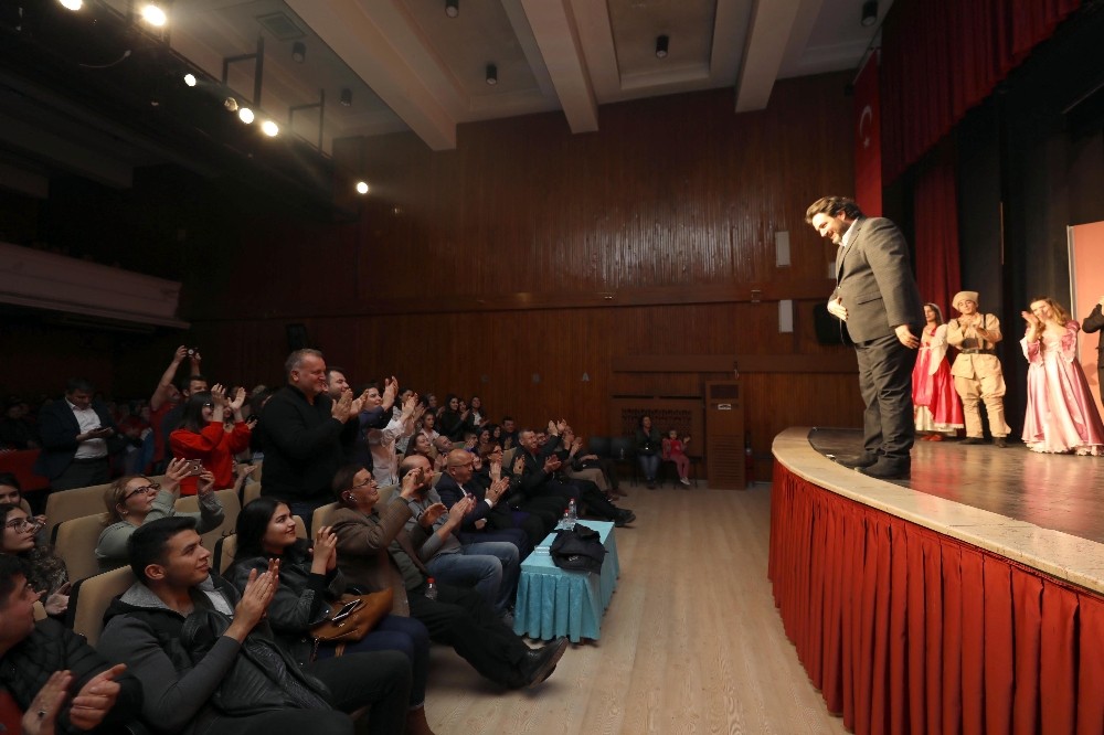 Perdeler Tiyatro Günü’ne özel olarak açıldı 