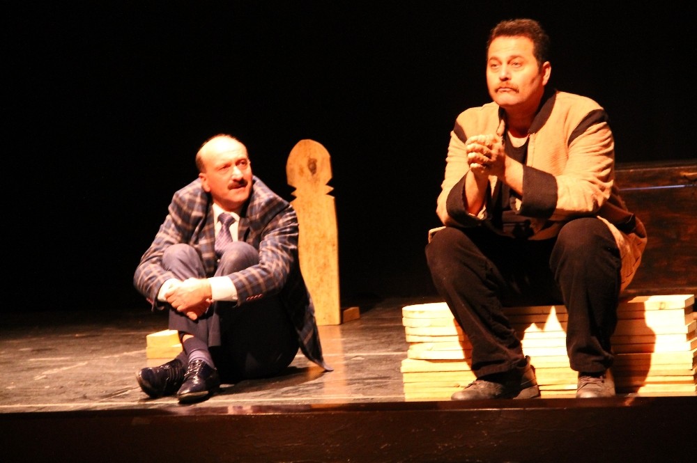 Perdelerini depremzedeler için açtılar 