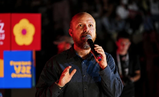 Performansı alkış aldı! Bilal Erdoğan, TÜGVA finalinde herkesin dilinde olan ezgiyi söyledi