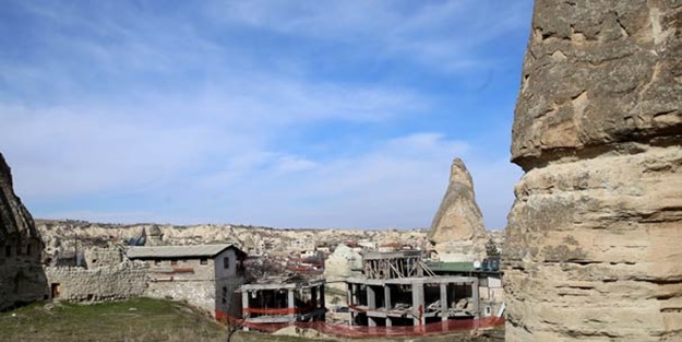Peribacalarındaki otelin yıkımına başlandı