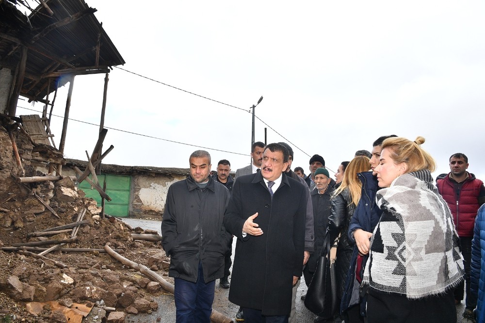 Perihan Savaş deprem bölgesinde 