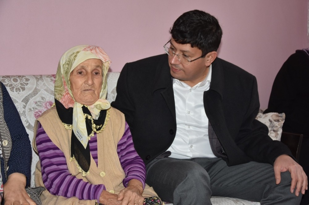Perihan teyzenin imdadına Başkan Özcan koştu 