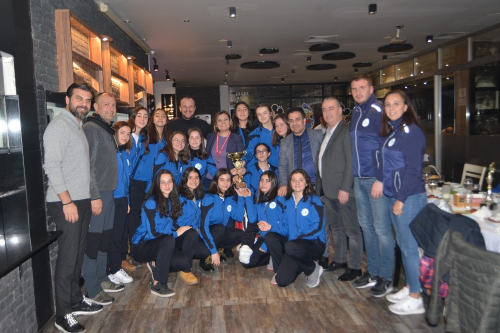 Perilerden Başkan Hürriyet’e kupa sözü 