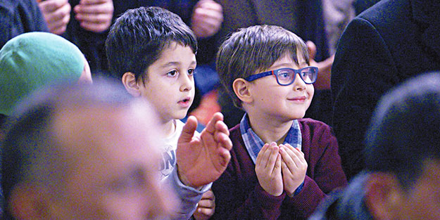 Perşembe akşamı okunacak dua ve sureler