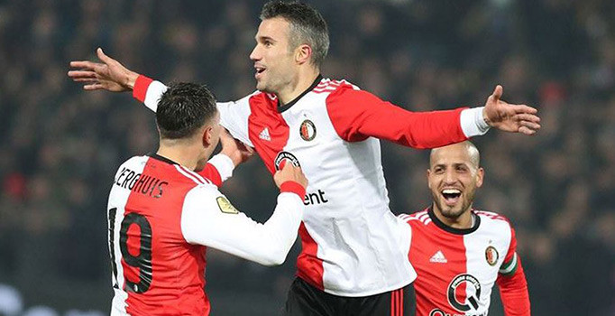 Persie gollere devam ediyor