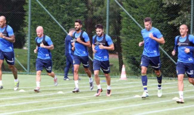 Persie, Pereira'yı fotoğrafın dışına attı