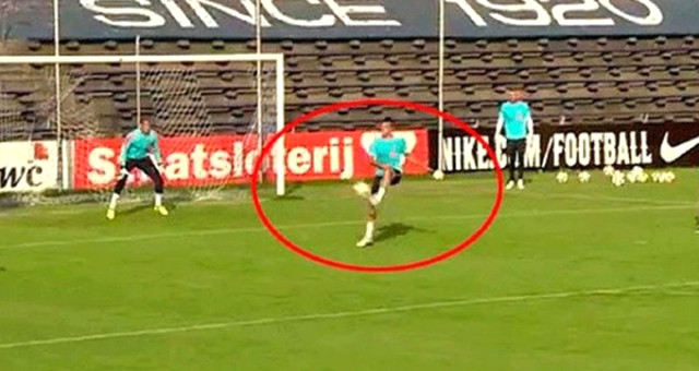 Persie'den Fenerbahçelileri kızdıracak görüntü