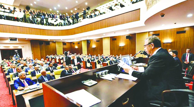 Personelin hem maaşını düşürdü, hem tazminatları gasp etti! Yavaş zulmü ABB meclisinde