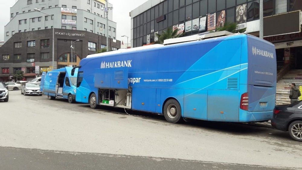 Personelinde korona virüs şüphesi olan banka; şubesi, mobil şubeden hizmet veriyor 