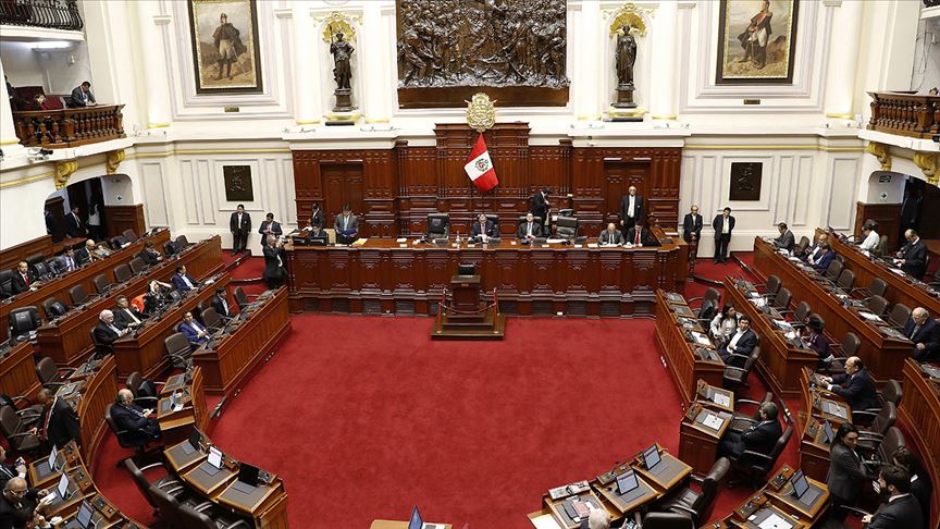 Peru’da Devlet Başkanı Vizcarra Kongre'yi, Kongre de Devlet Başkanı’nı feshetti