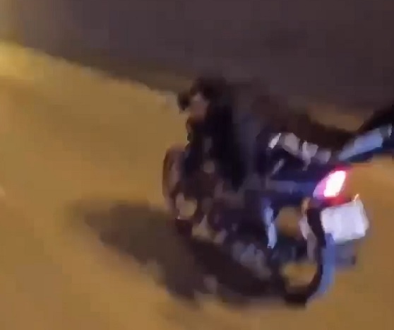 'Pes artık' dedirtti! Böyle motosiklet mi kullanılır?