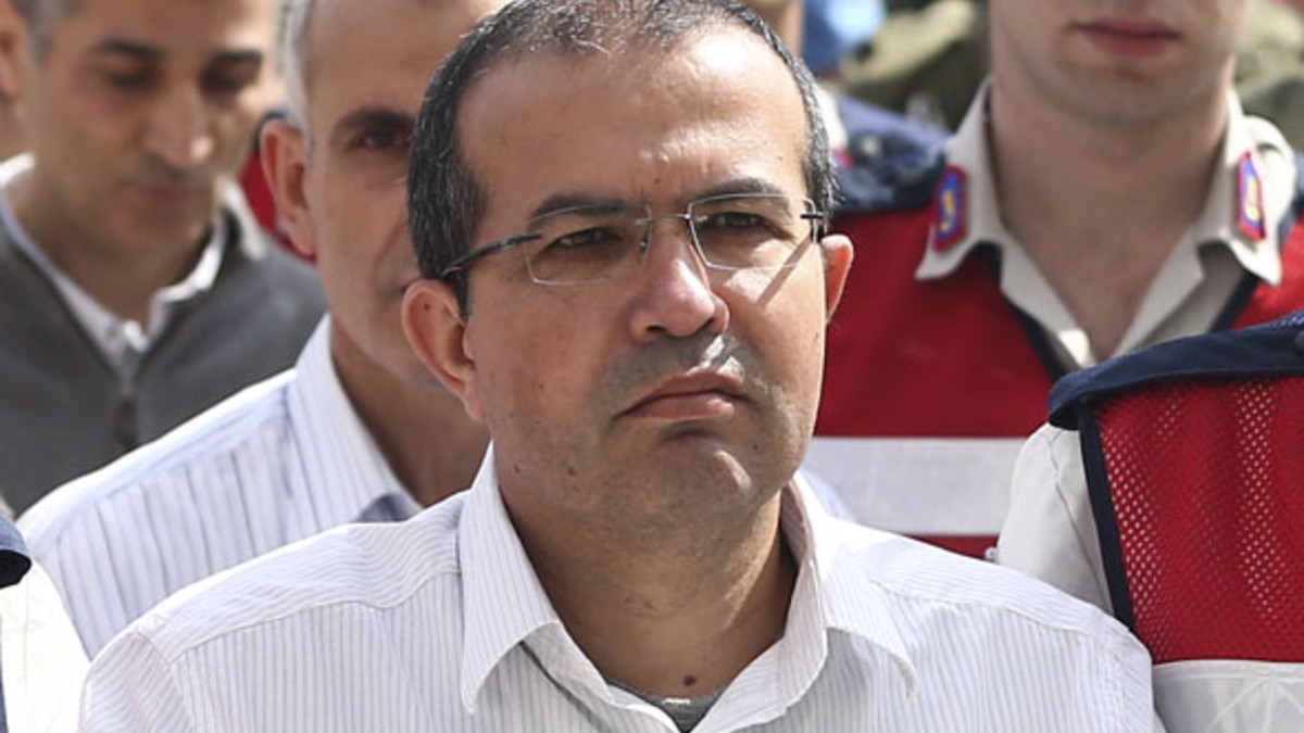 Darbeci general imzasını da inkar etti