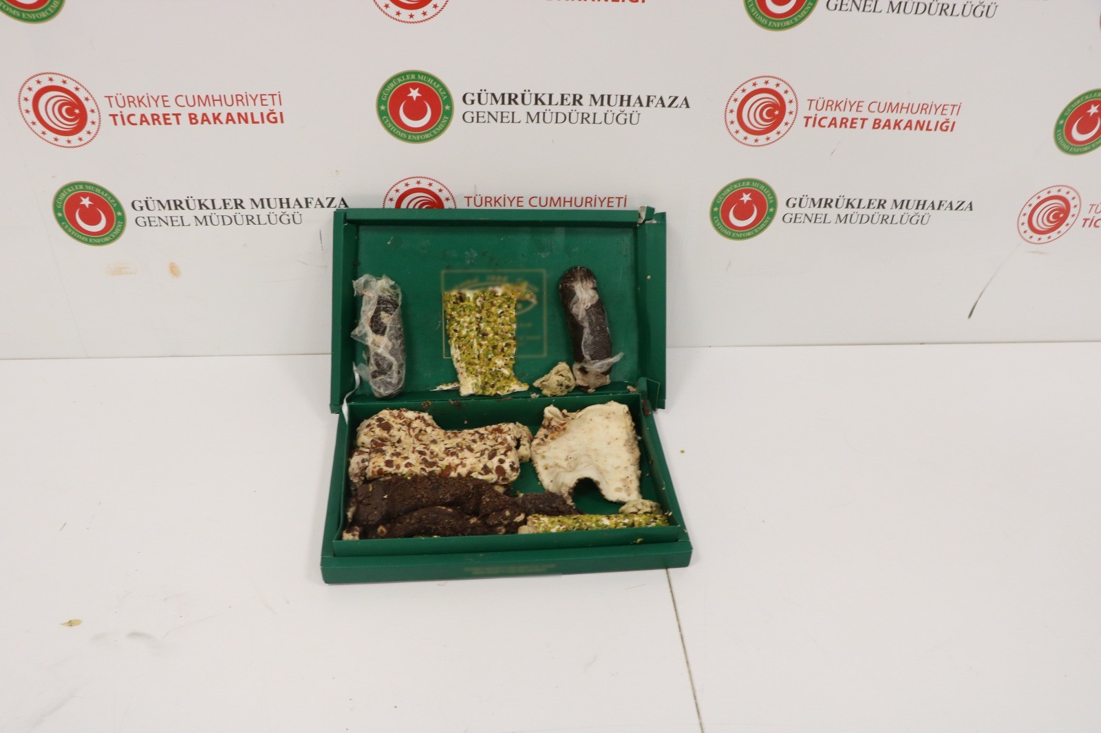 Pes artık! Lokum kutusundan bakın ne çıktı