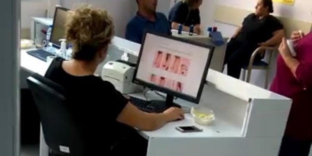 'Pes' dedirten görüntü! Acil serviste hastalar sırada beklerken alışveriş yaptı