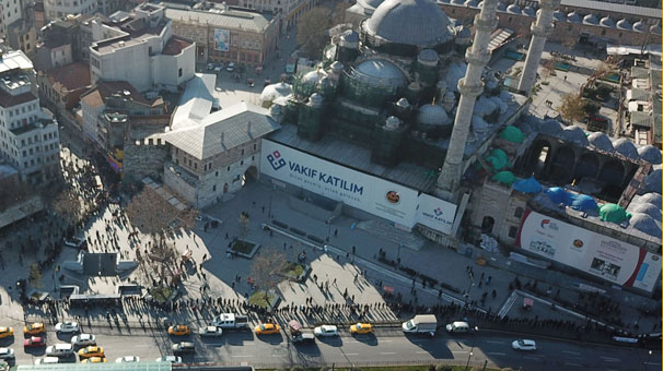 Pes dedirten görüntü! Metrelerce kuyrukta saatlerce beklediler...