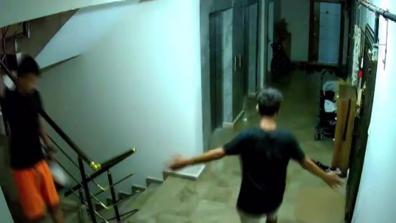 Pes dedirten hırsızlık! Ayakkabı çalmadan önce böyle göbek attılar